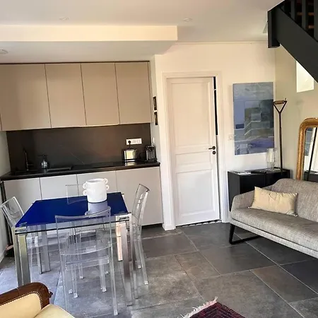 Maison à *